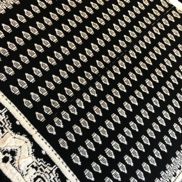 NWOT Dynamite knit shawl - Picture 7 of 9